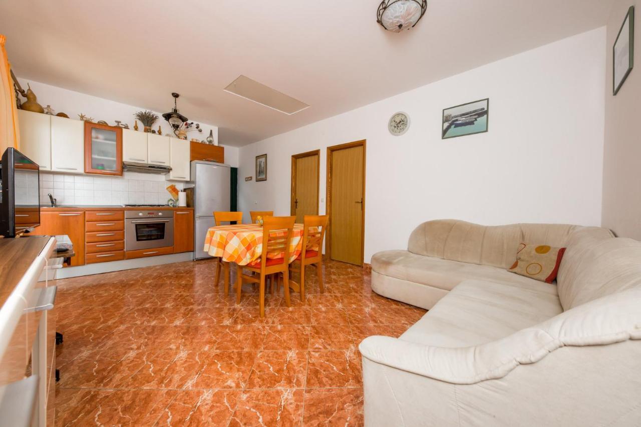 Mare&Karlo Apartment Drvenik Mali Exterior photo